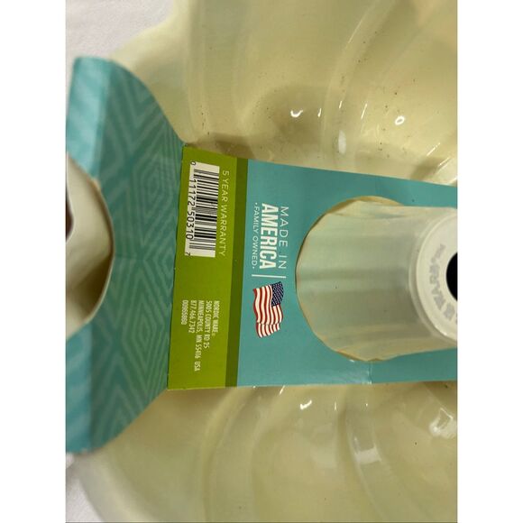 Nordicware 12.5 cup Bundt cake pan USA Pure Aluminum Coated Non-stick new - Picture 6 of 7